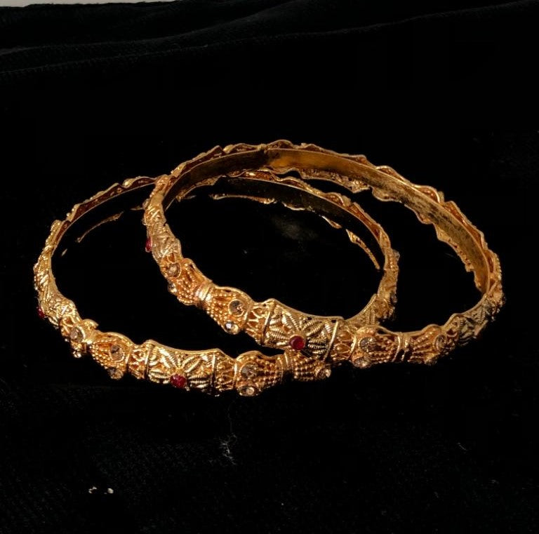 Gold Karra Bangle with Red Stones (Article no: 1088)